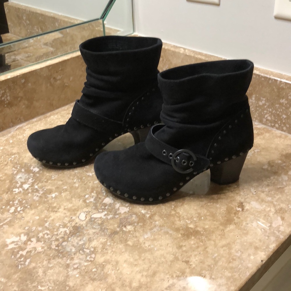 Suede boots